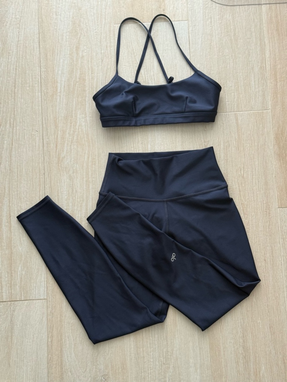 Alo Navy Set - Sports Bra & High-Waist Leggings